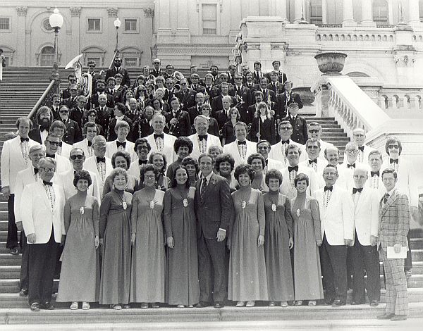Iowa Delegation on Capitol Steps - click to enlarge
